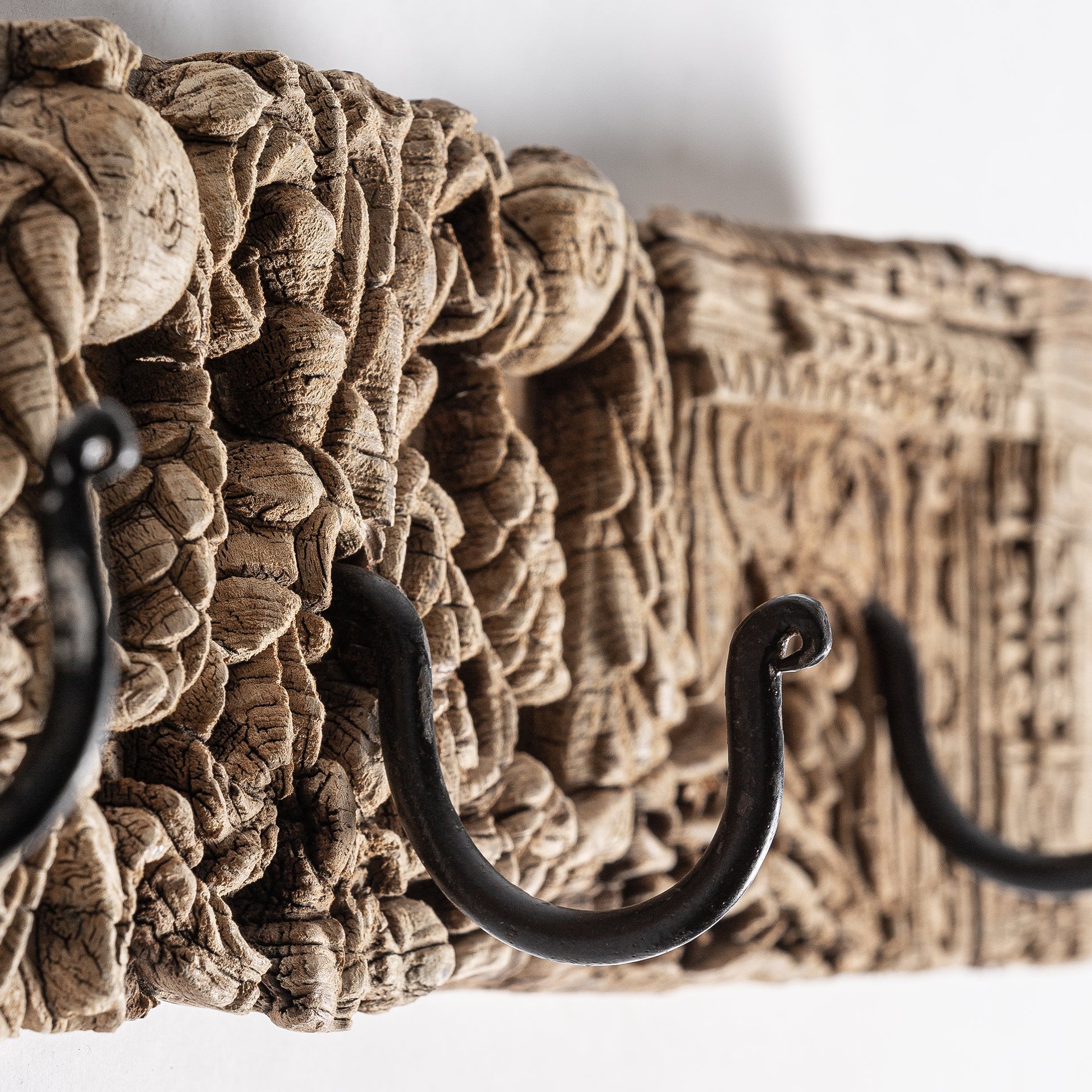 ASKALE COAT HANGER